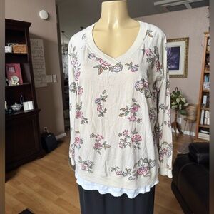 Denim Moves beige floral long sleeve Vneck top-size L